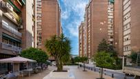 Vista exterior de Apartament en venda en  Granada Capital amb Calefacció, Jardí privat i Parquet