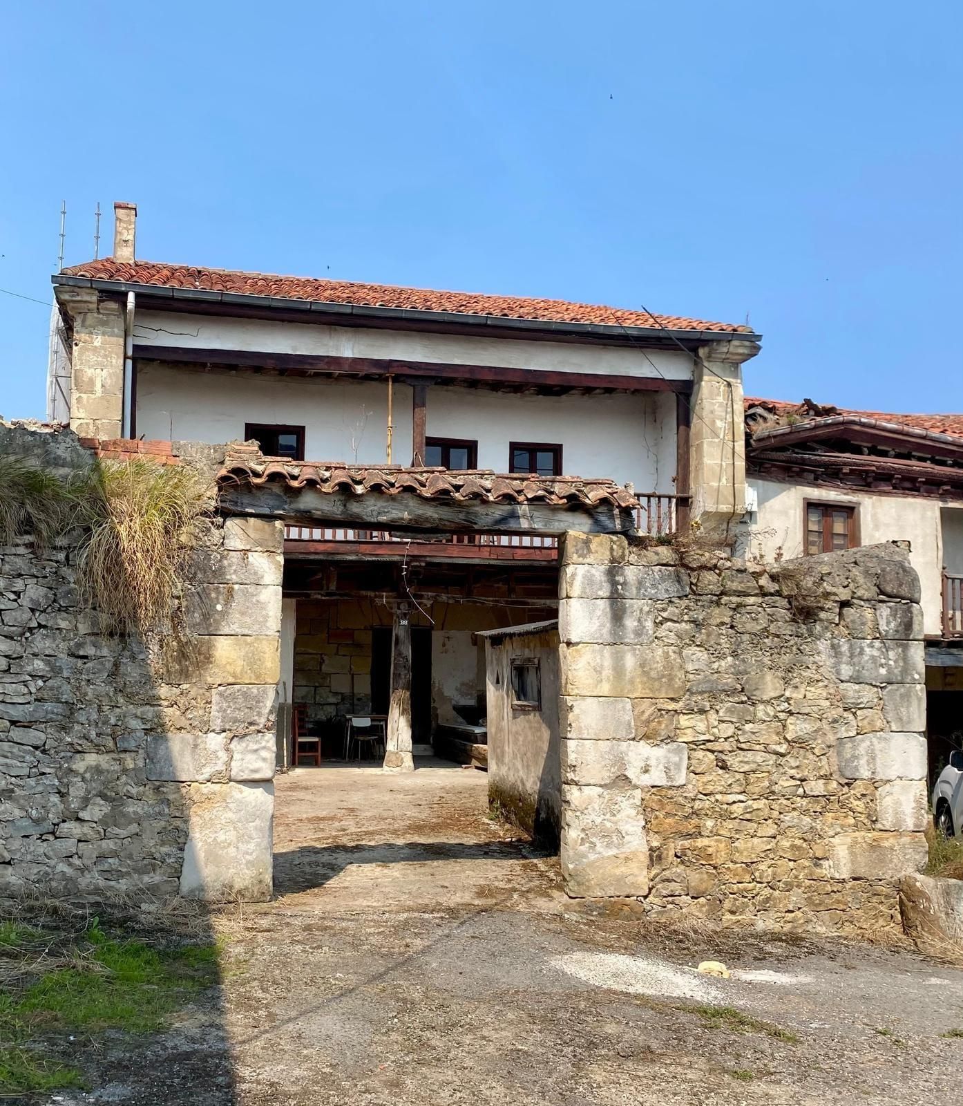 Vista exterior de Casa adosada en venda en Reocín amb Jardí privat, Traster i Balcó