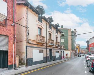 Vista exterior de Edifici en venda en Mieres (Asturias)