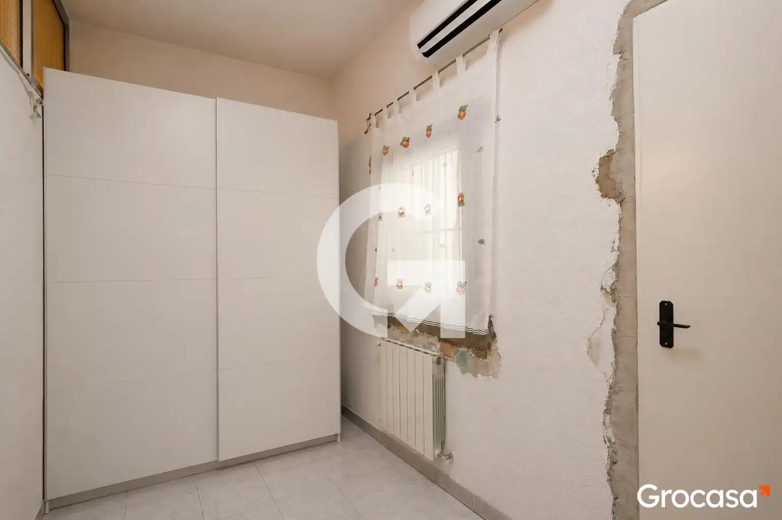 Bedroom of Flat for sale in Santa Coloma de Gramenet  with Air Conditioner, Heating and Furnished