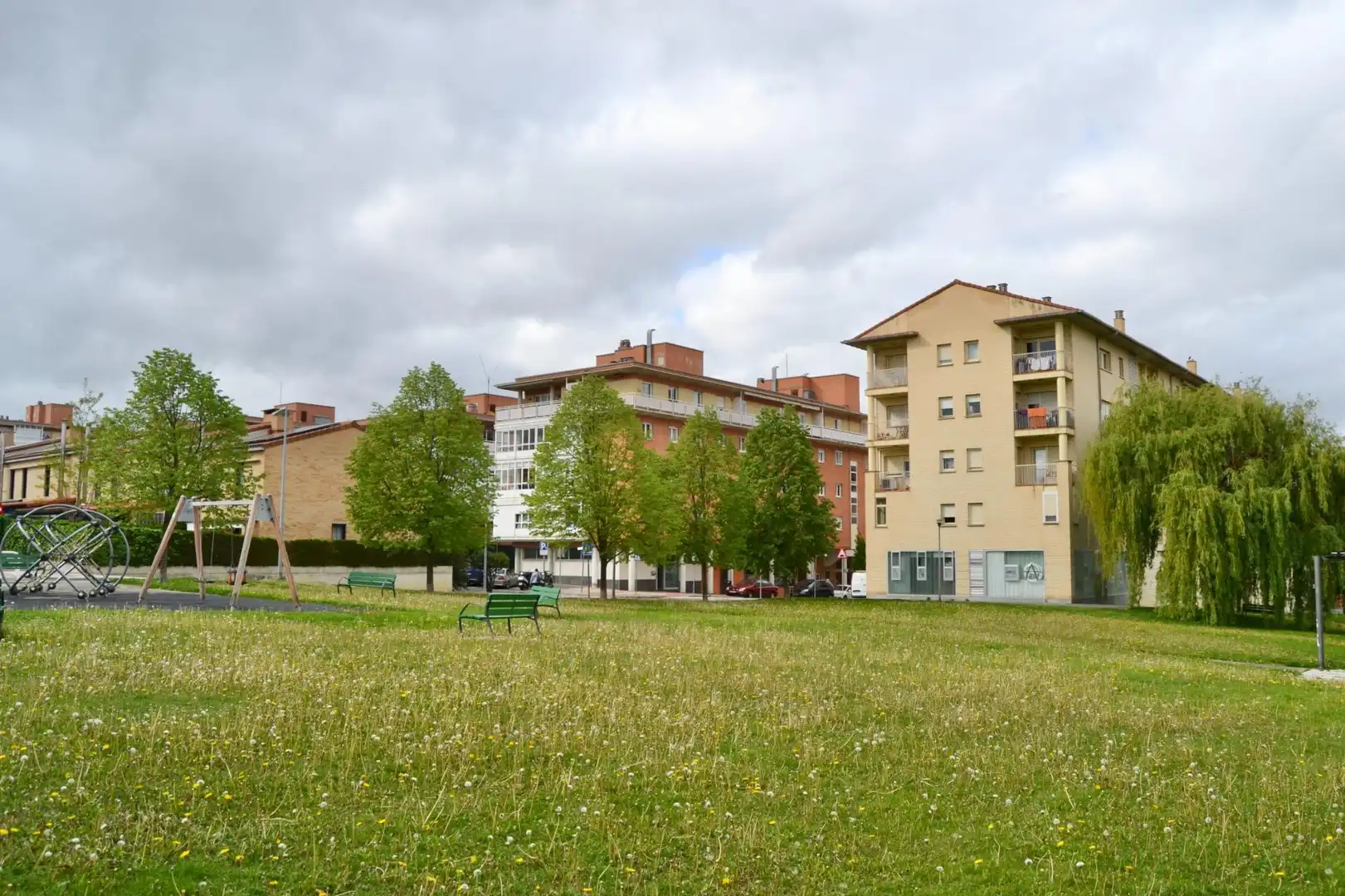 Vista exterior de Local en venta en  Pamplona / Iruña