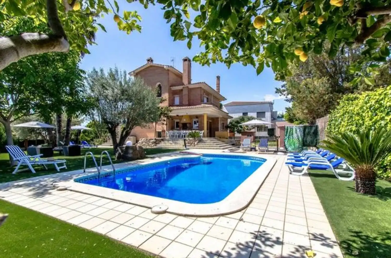 Vista exterior de Casa o chalet de alquiler en Vacarisses con Aire acondicionado, Calefacción y Jardín privado