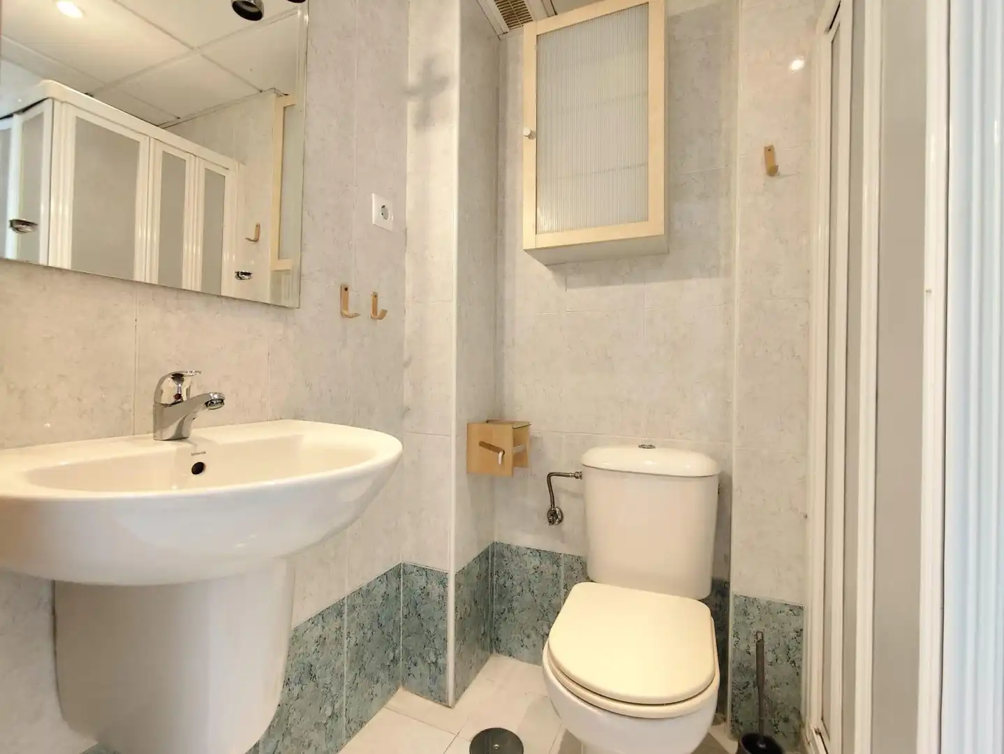 Baño de Piso en venta en Torremolinos con Aire acondicionado, Trastero y Amueblado