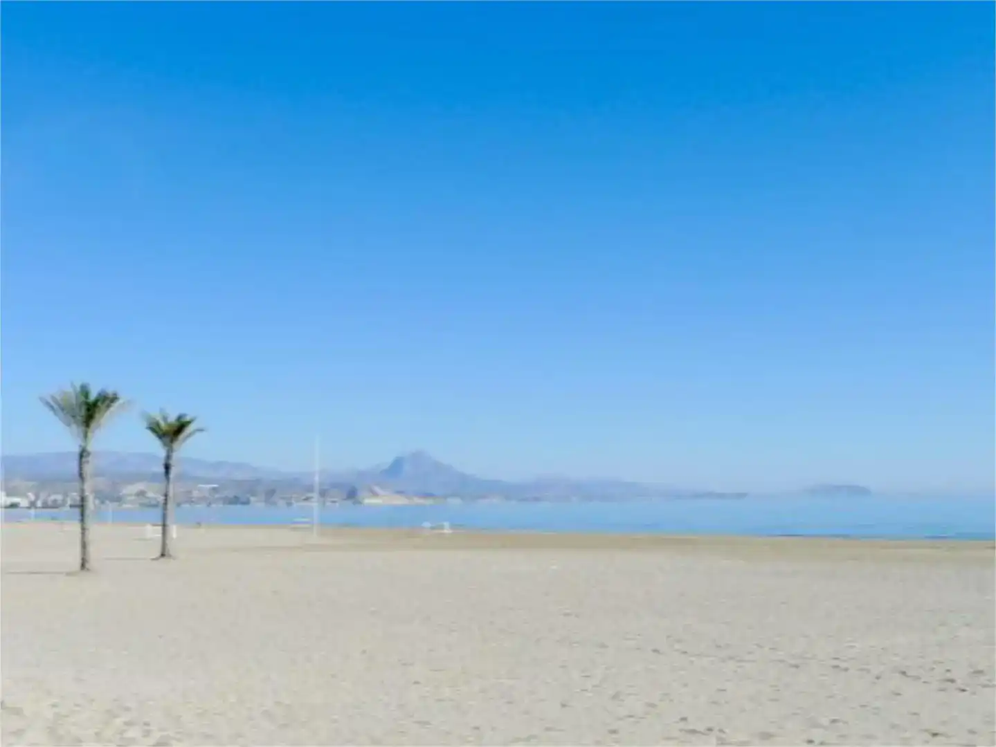 Vista exterior de Local en venda en Playa de San Juan - El Cabo de las Huertas