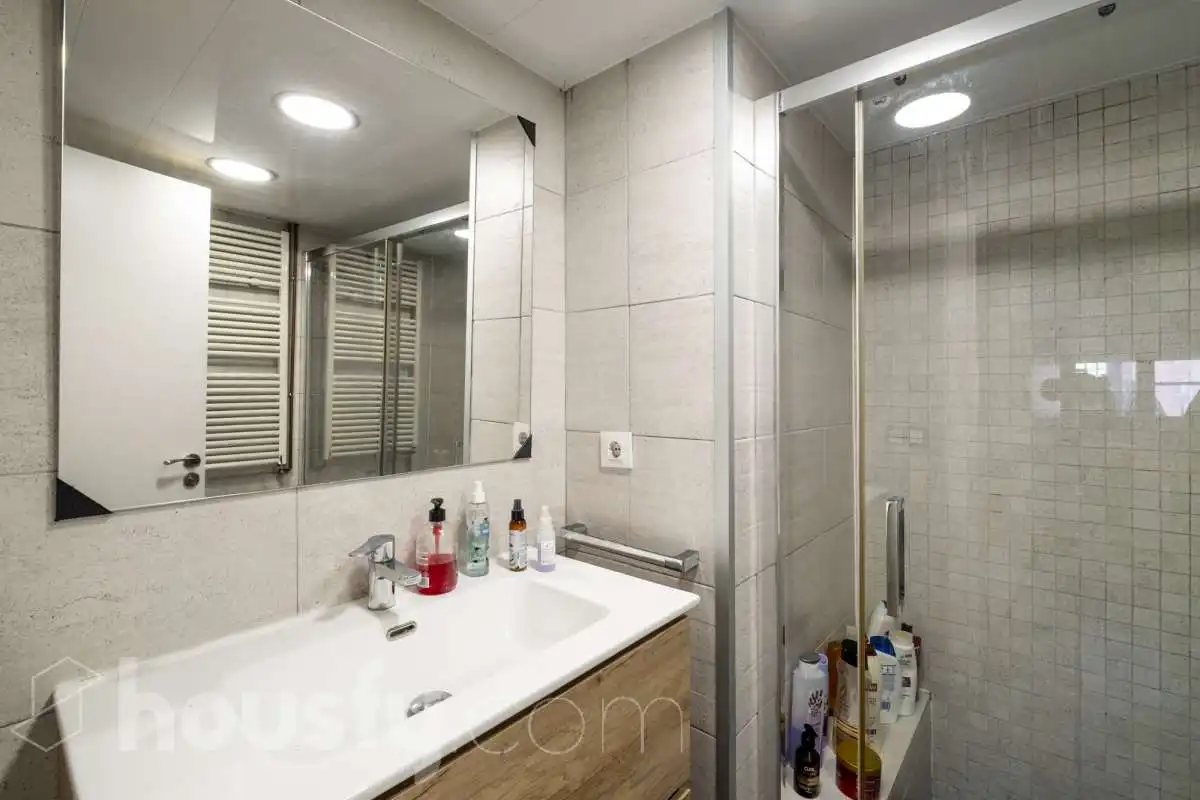 Baño de Piso en venta en Santa Perpètua de Mogoda con Balcón