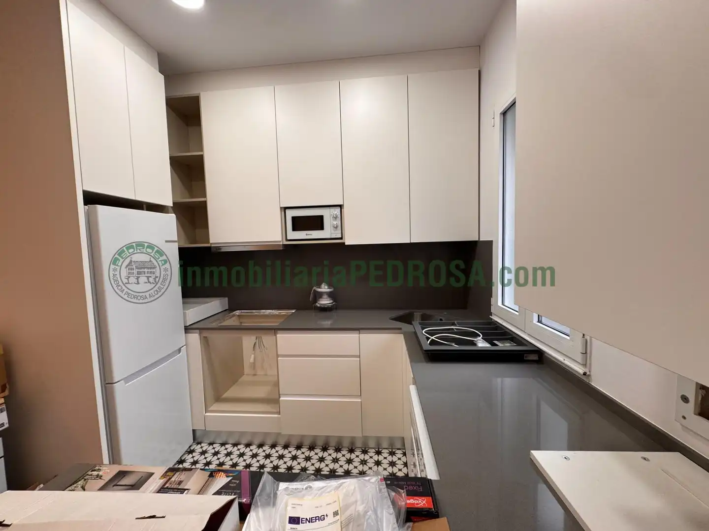 Cocina de Piso de alquiler en Pontevedra Capital  con Calefacción y Balcón