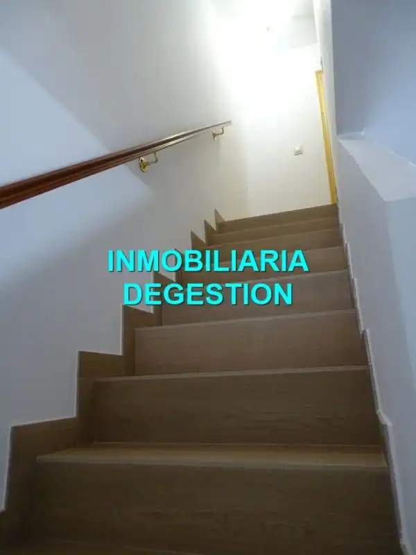 Einfamilien-Reihenhaus zum Verkauf in Lupión mit Klimaanlage, Terrasse und Möbliert