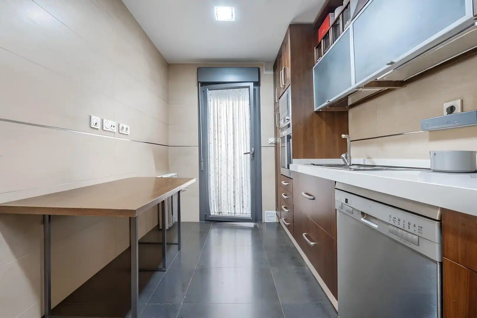 Küche von Wohnung zum Verkauf in Granada mit Heizung, Privatgarten und Balkon