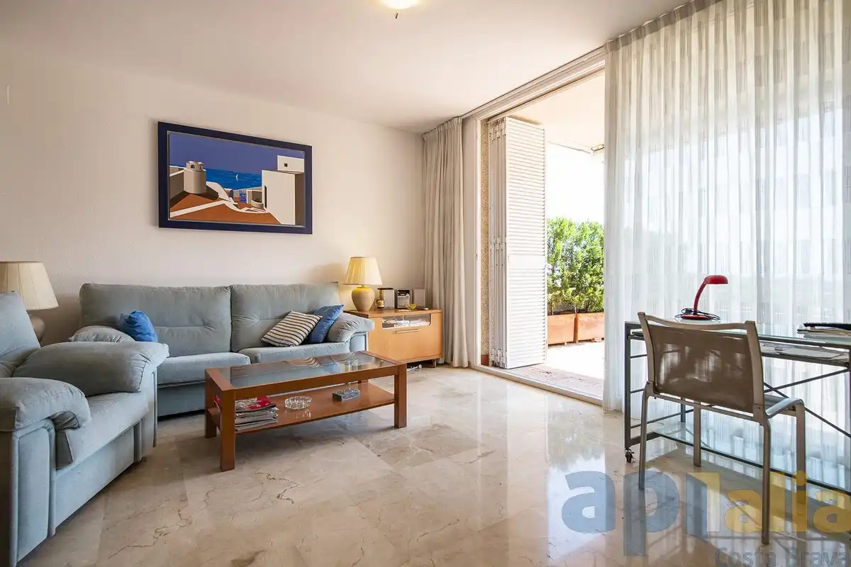 Sala de estar de Casa adosada en venta en Sant Feliu de Guíxols con Calefacción, Jardín privado y Terraza