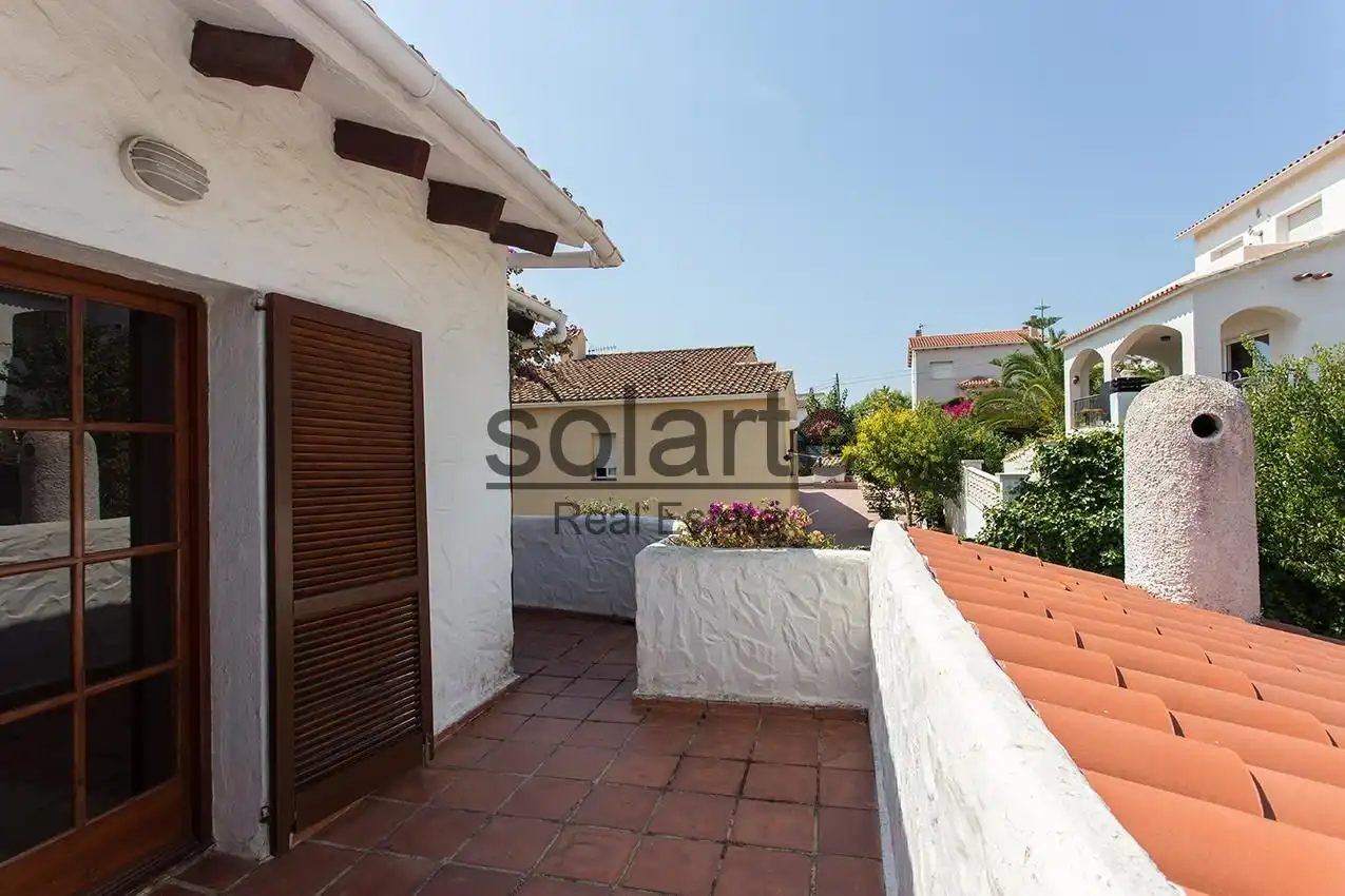 Vista exterior de Casa o xalet en venda en Cunit amb Balcó i Piscina comunitària