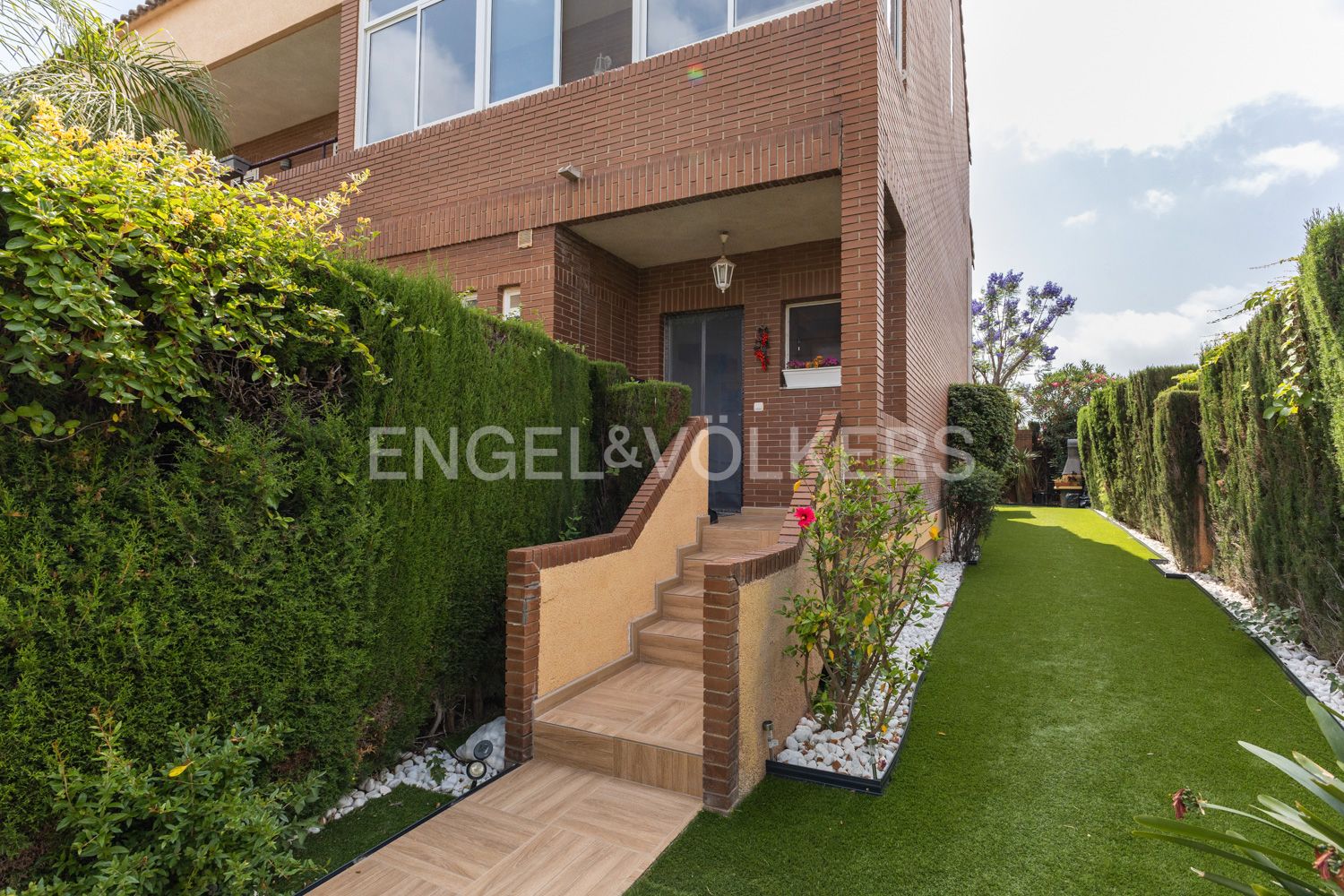 Vista exterior de Casa o xalet en venda en Bétera amb Aire condicionat, Calefacció i Jardí privat