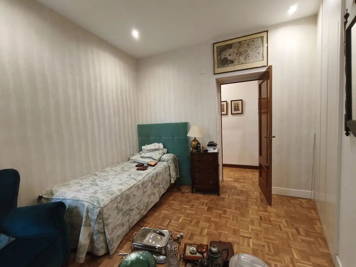 Habitación de Piso en venta en Madrid con Balcón y Alarma