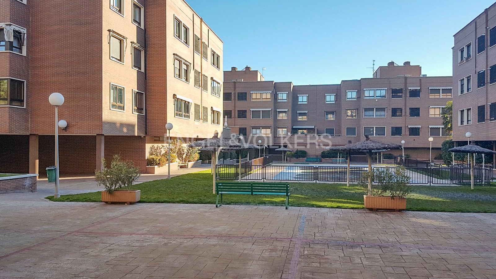 Vista exterior de Apartament de lloguer en Pozuelo de Alarcón amb Calefacció, Parquet i Piscina