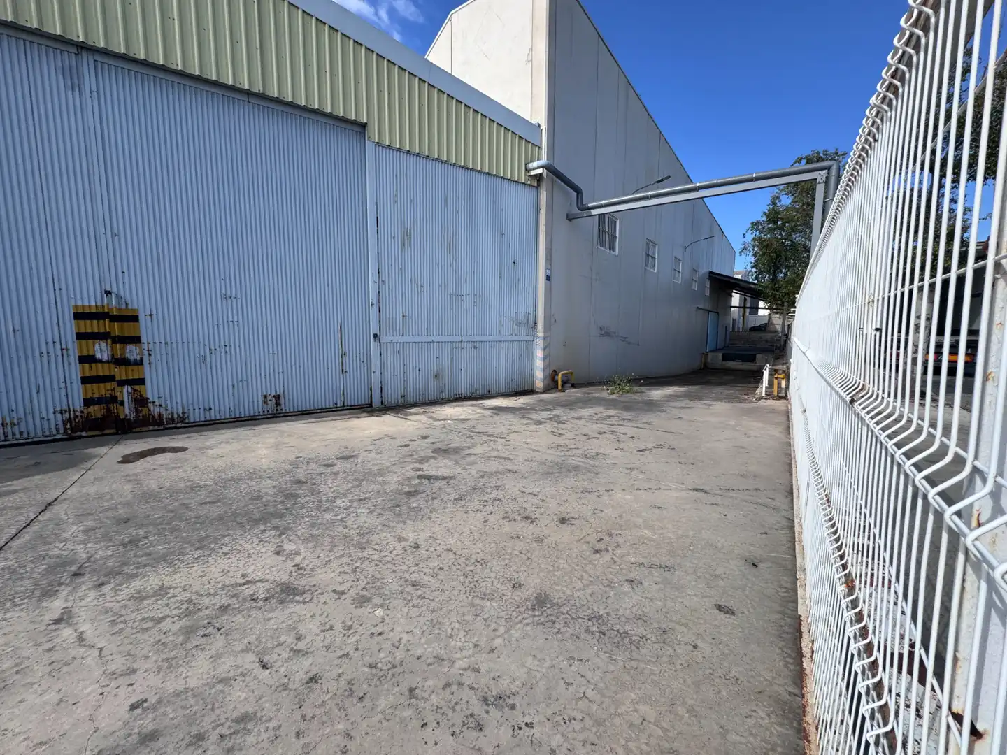 Exterior view of Industrial buildings for rent in Ceutí
