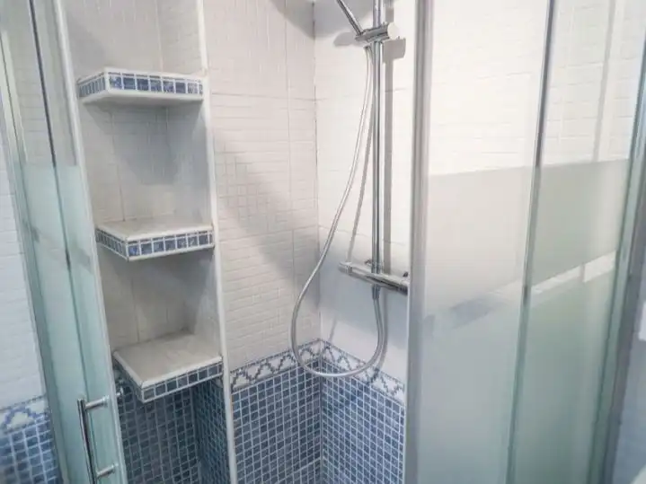 Badezimmer von Wohnung zum Verkauf in Torrevieja mit Balkon
