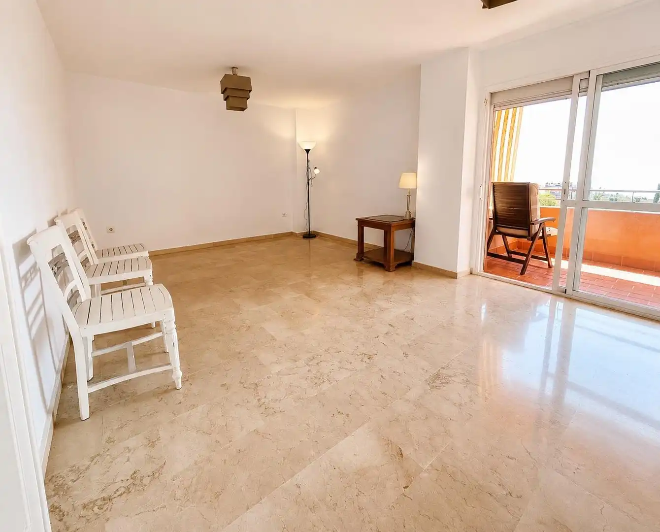 Sala d'estar de Pis en venda en Málaga amb Jardí privat, Terrassa i Piscina comunitària
