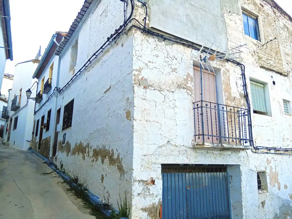Vista exterior de Casa o xalet en venda en Chulilla amb Traster, Moblat i Balcó
