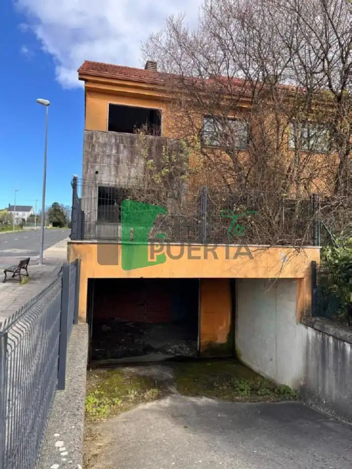 Terraced house with pool for sale in A Malata - Catabois - Ciudad Jardín, imagen 4