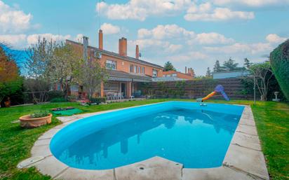 Jardí de Casa o xalet en venda en Las Rozas de Madrid amb Aire condicionat, Terrassa i Piscina