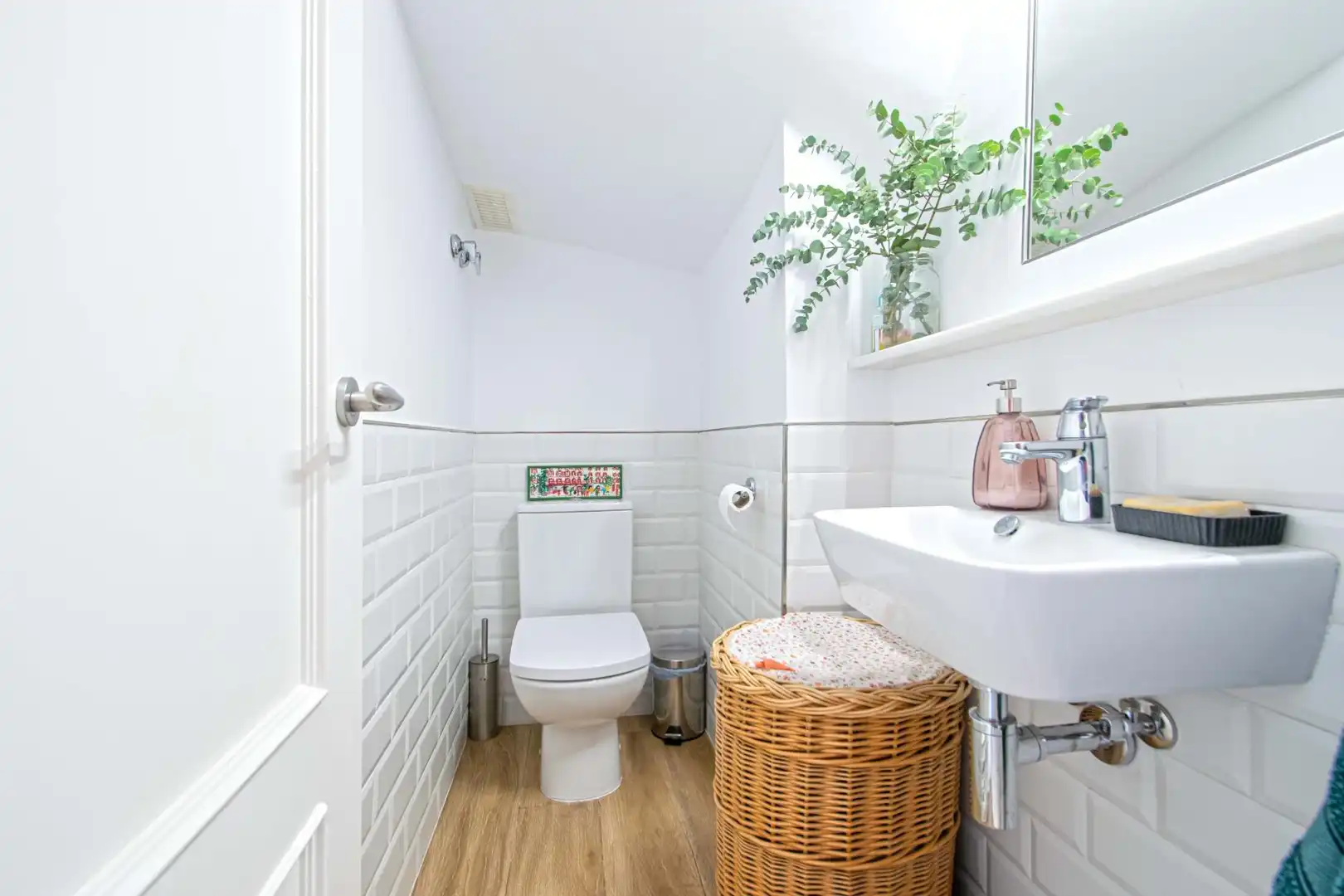 Baño de Casa adosada en venta en Valencina de la Concepción con Aire acondicionado, Trastero y Piscina comunitaria