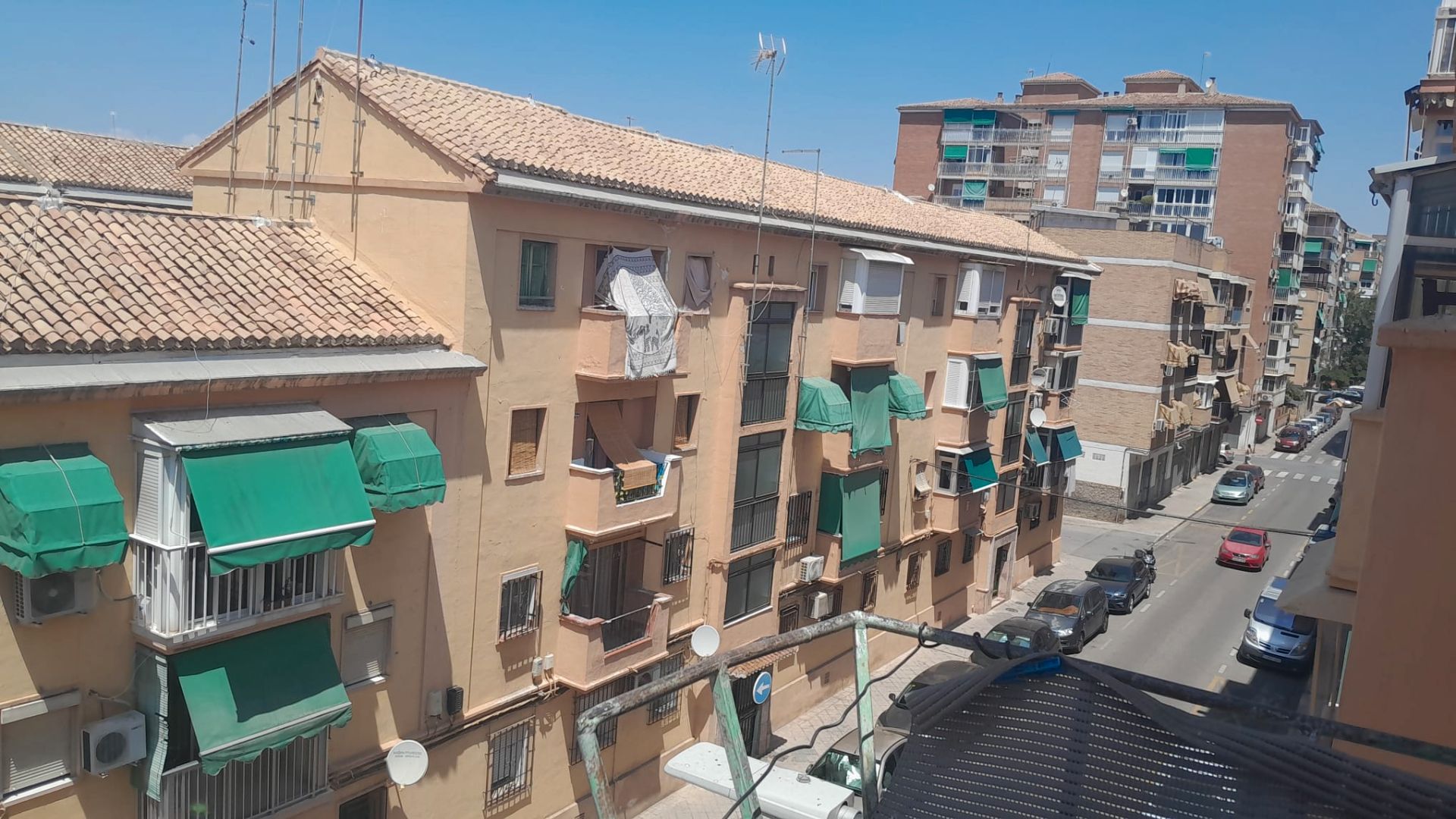 Vista exterior de Pis en venda en  Granada Capital amb Moblat i Balcó