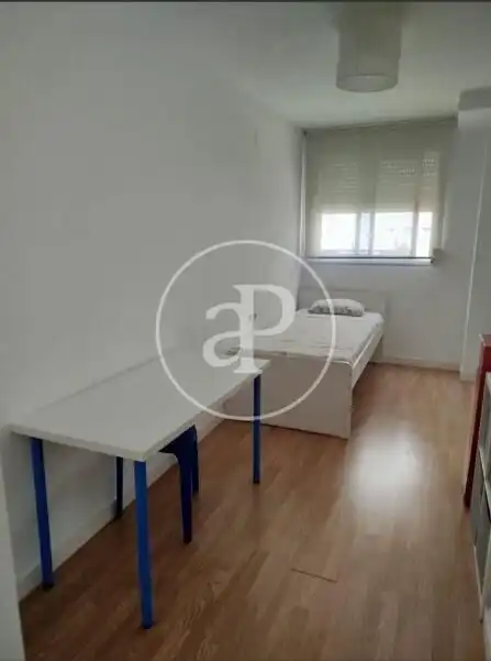 Schlafzimmer von Wohnung zur Miete in Valencia mit Klimaanlage und Heizung