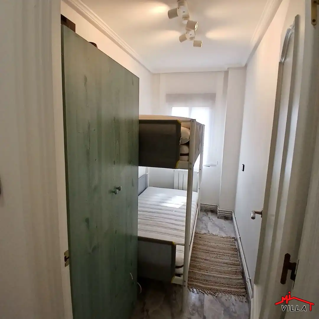 Habitación de Piso en venta en Laredo con Calefacción, Terraza y Amueblado