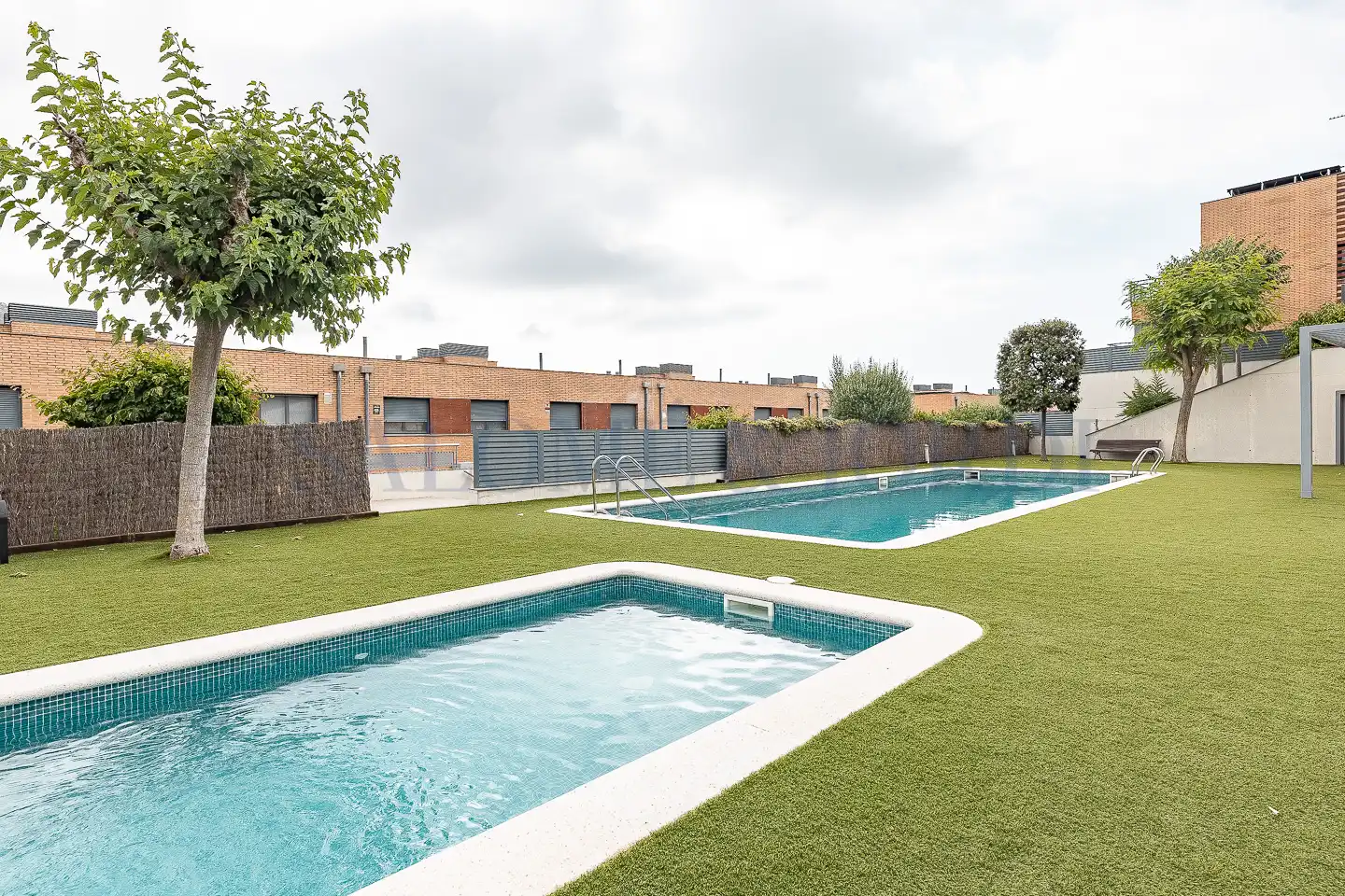Piscina de Casa adosada en venda en Cabrils amb Aire condicionat, Calefacció i Jardí privat