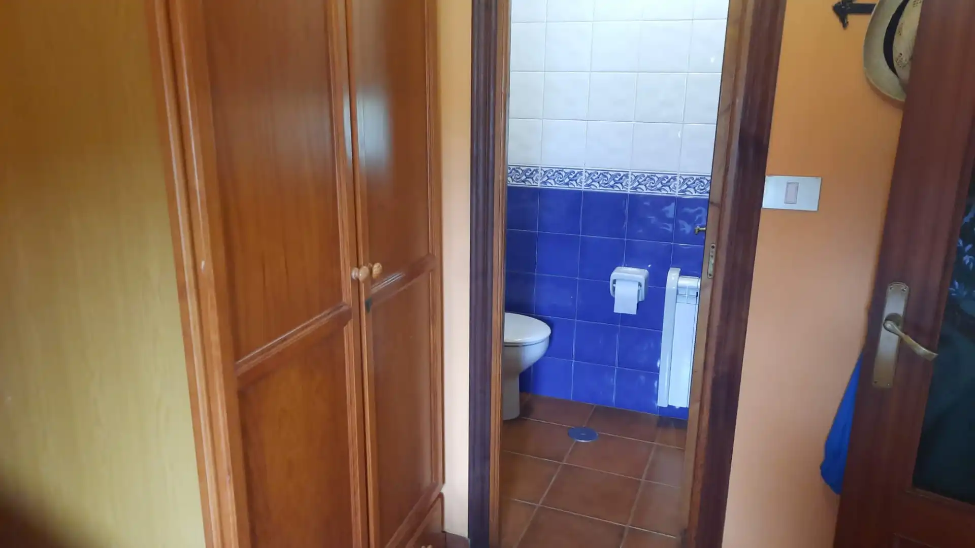 Bany de Casa o xalet en venda en Las Regueras   amb Calefacció, Terrassa i Forn
