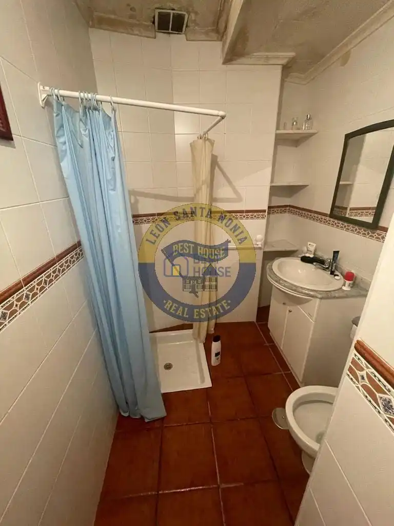 Bany de Casa o xalet en venda en Carucedo amb Calefacció, Jardí privat i Parquet