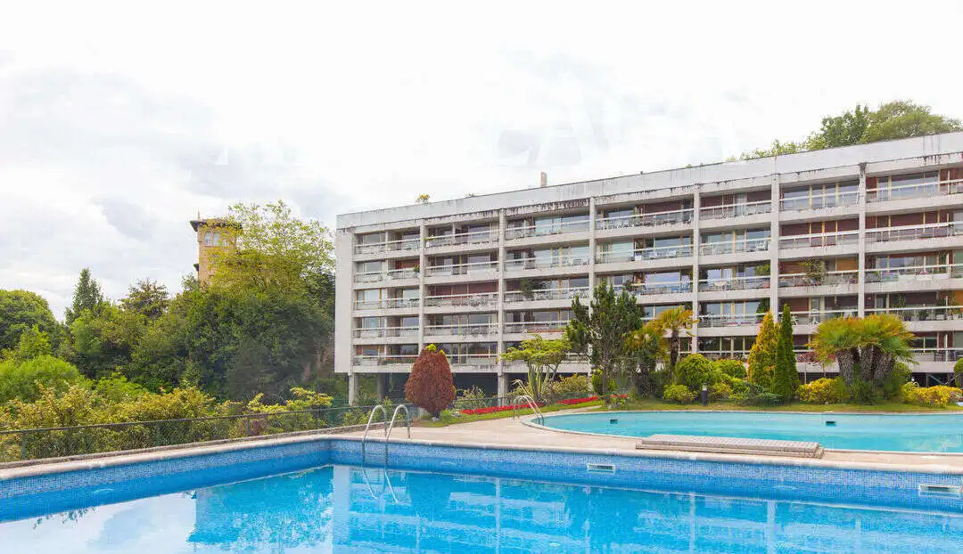 Piscina de Piso en venta en Donostia - San Sebastián  con Calefacción, Terraza y Trastero
