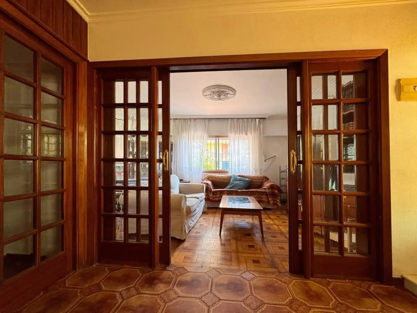 Sala d'estar de Casa o xalet en venda en Pontevedra Capital  amb Calefacció, Terrassa i Balcó