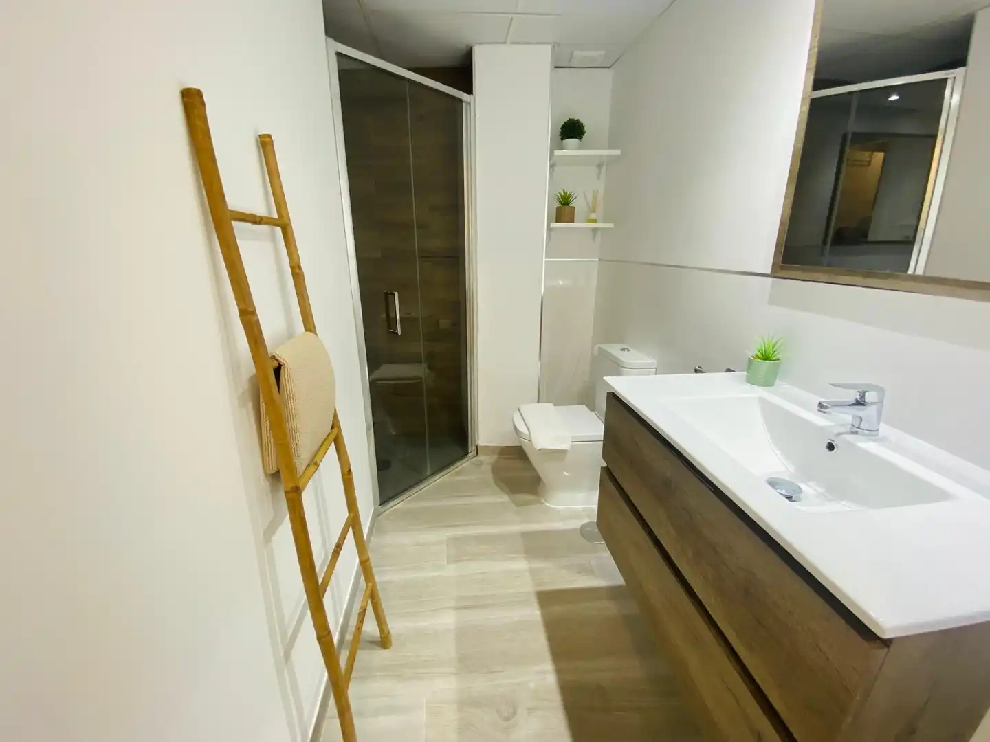 Baño de Piso de alquiler en Málaga con Aire acondicionado, Calefacción y Amueblado