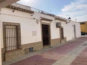 Casa amb jardí en venda a Calle FERROCARRIL 22