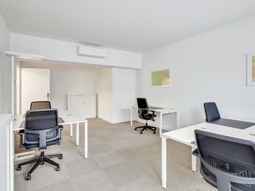 Office space with lift to rent in Plaza Tomás De Haro 5