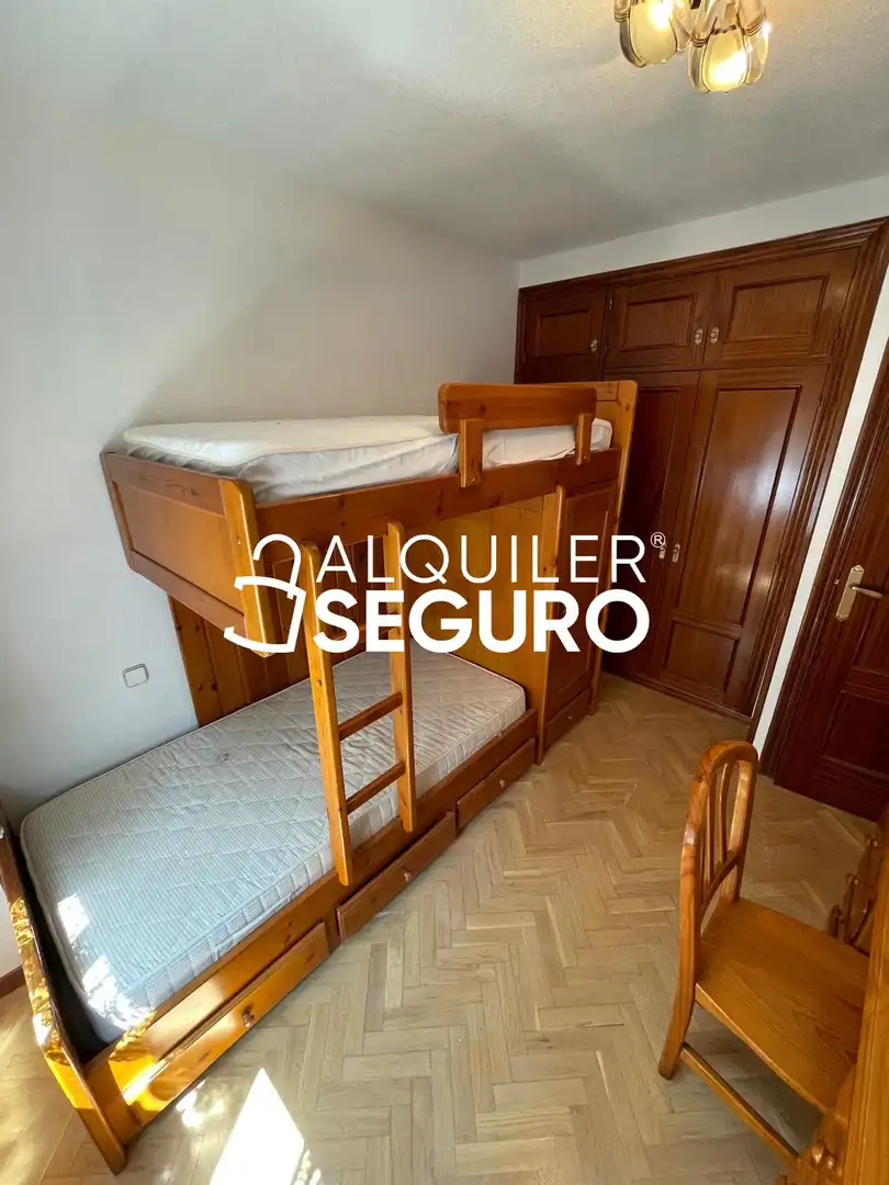Bedroom of Flat for rent in Madrid  with Air Conditioner, Heating and Swimming Pool
