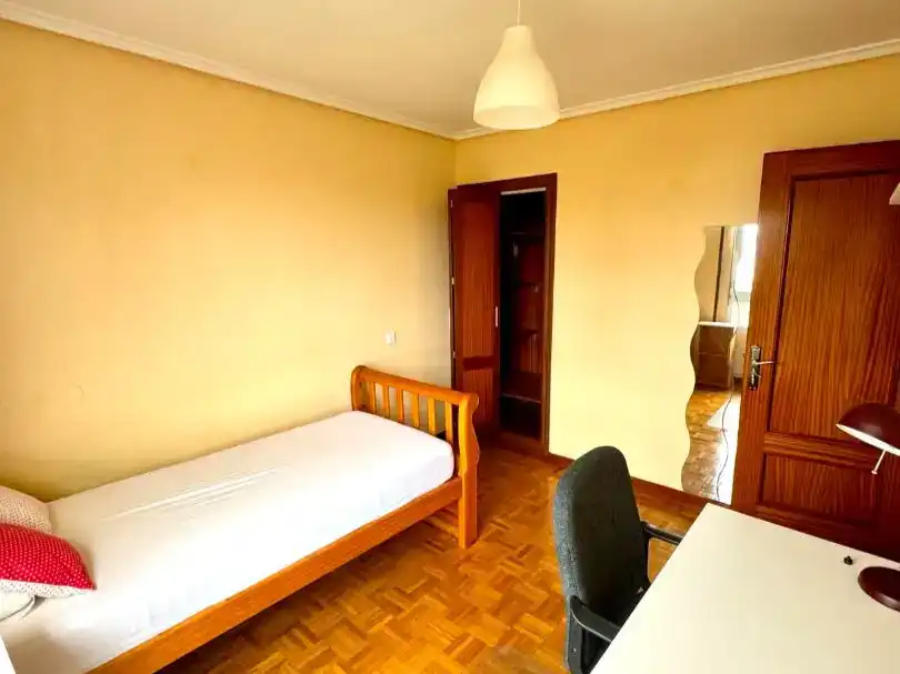Bedroom of Flat for rent in Alisal - San Román