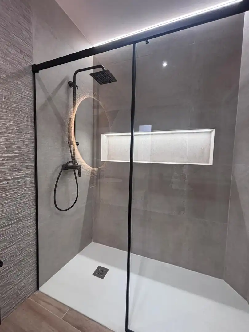 Bathroom of Flat for rent in Granada  with Air Conditioner, Furnished and Balcony