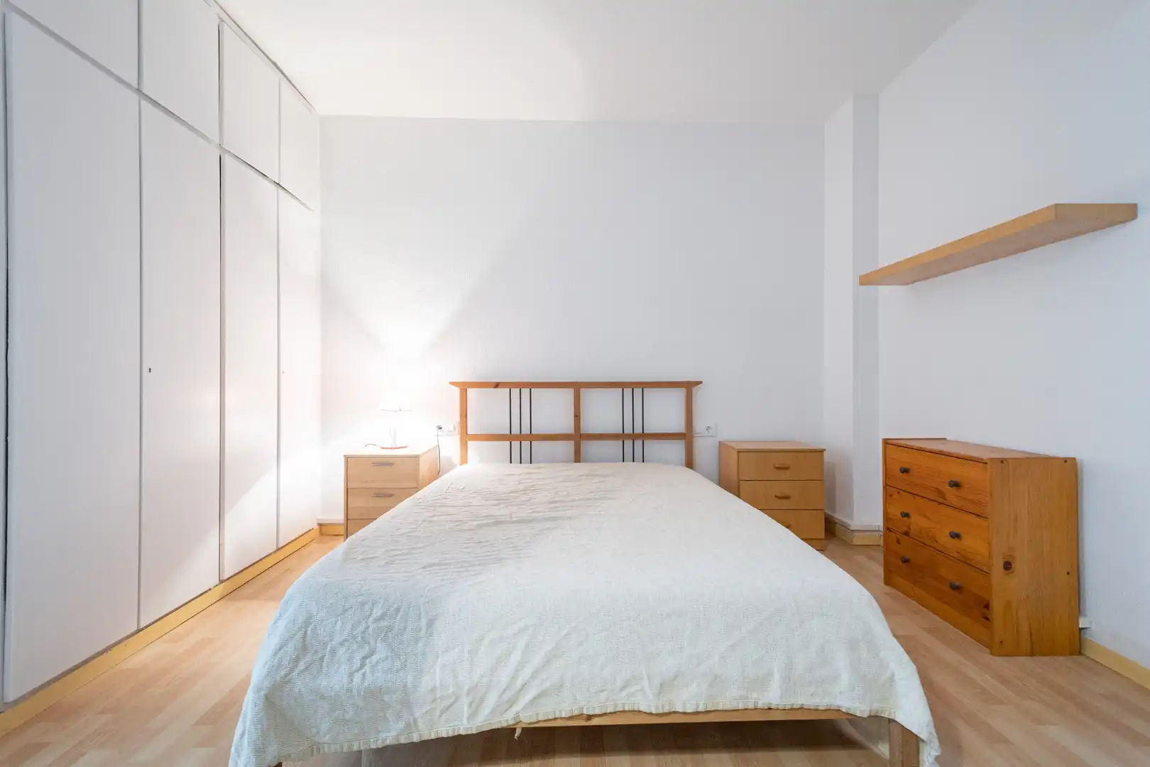 Schlafzimmer von Wohnung zum Verkauf in Barcelona mit Klimaanlage und Heizung