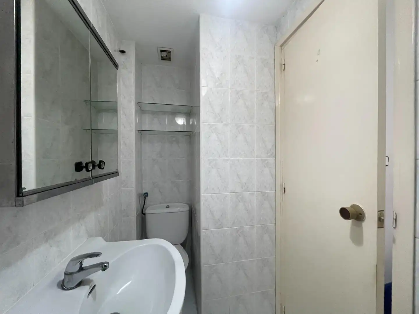 Baño de Apartamento de alquiler en Requena con Balcón
