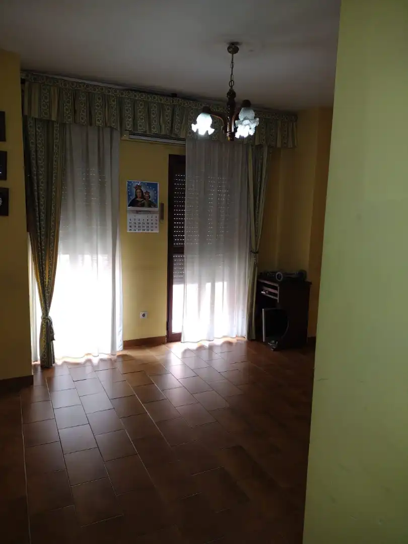 SE VENDE magnifico piso con 4 dormitorios y 2 baños en pleno centro OPORTUNIDAD, image 3