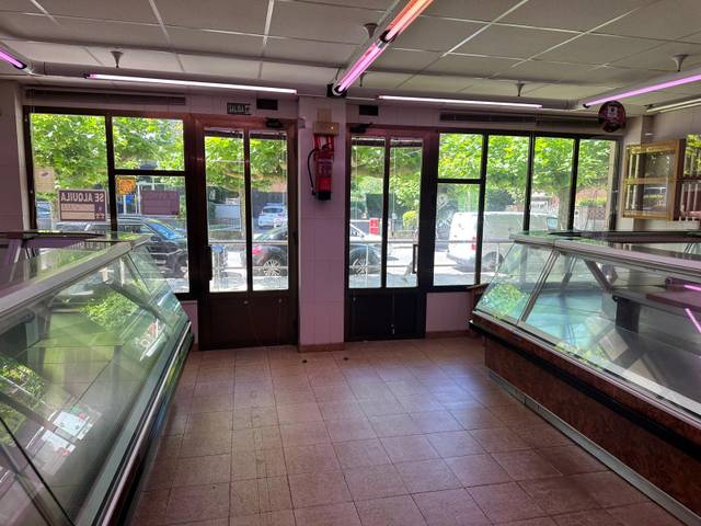 Local comercial en Alquiler en Calle Alcalde Luis Treillard en Salinas