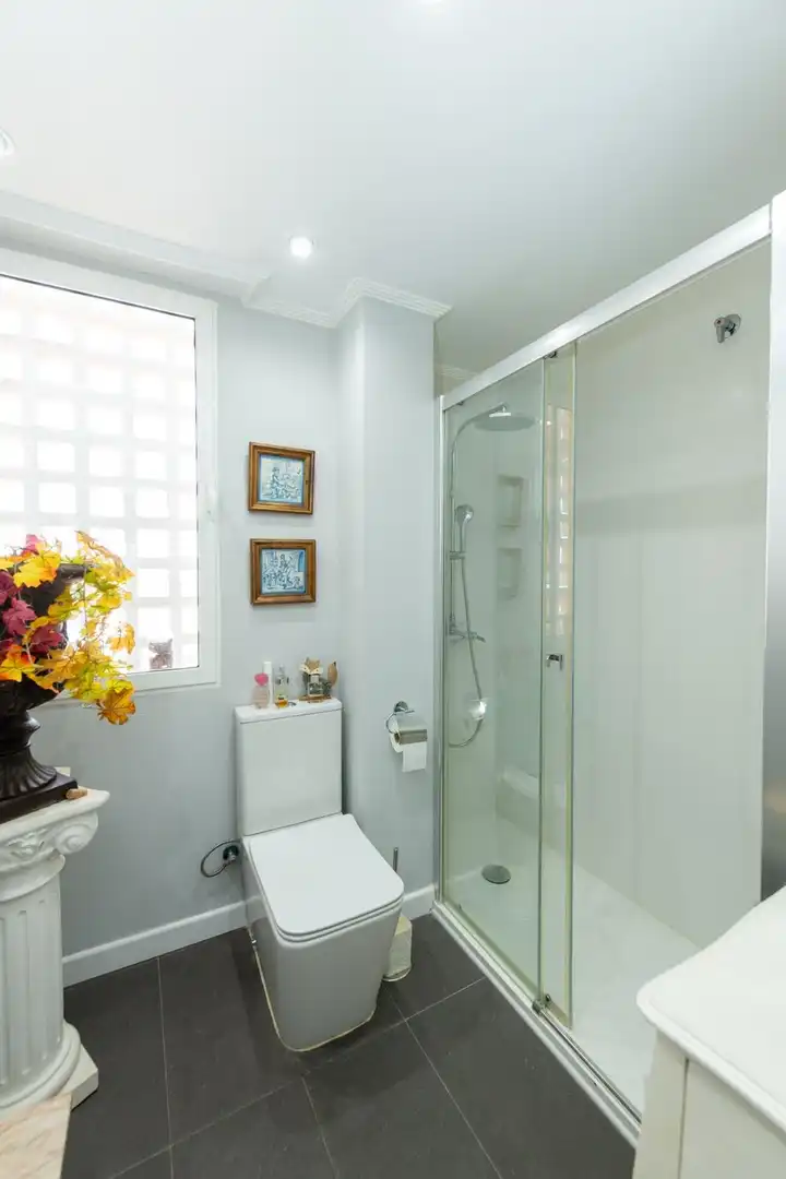 Baño de Piso en venta en Alicante / Alacant con Jardín privado, Terraza y Piscina comunitaria