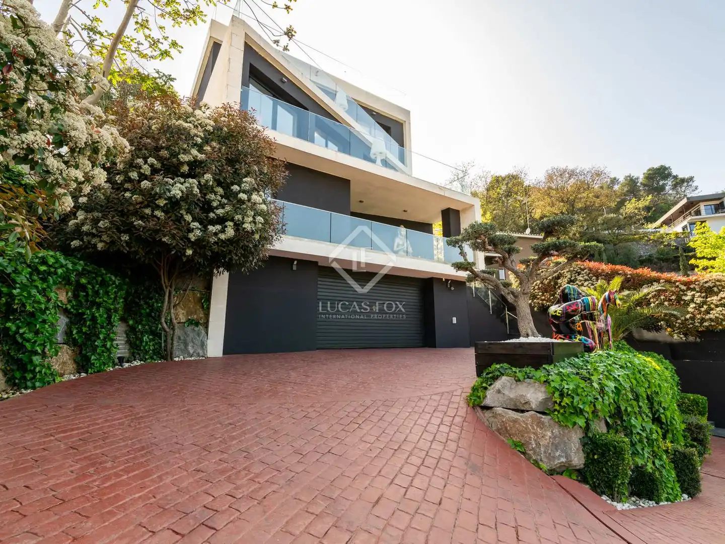 Vista exterior de Casa o chalet en venta en Sant Cugat del Vallès con Aire acondicionado, Calefacción y Jardín privado