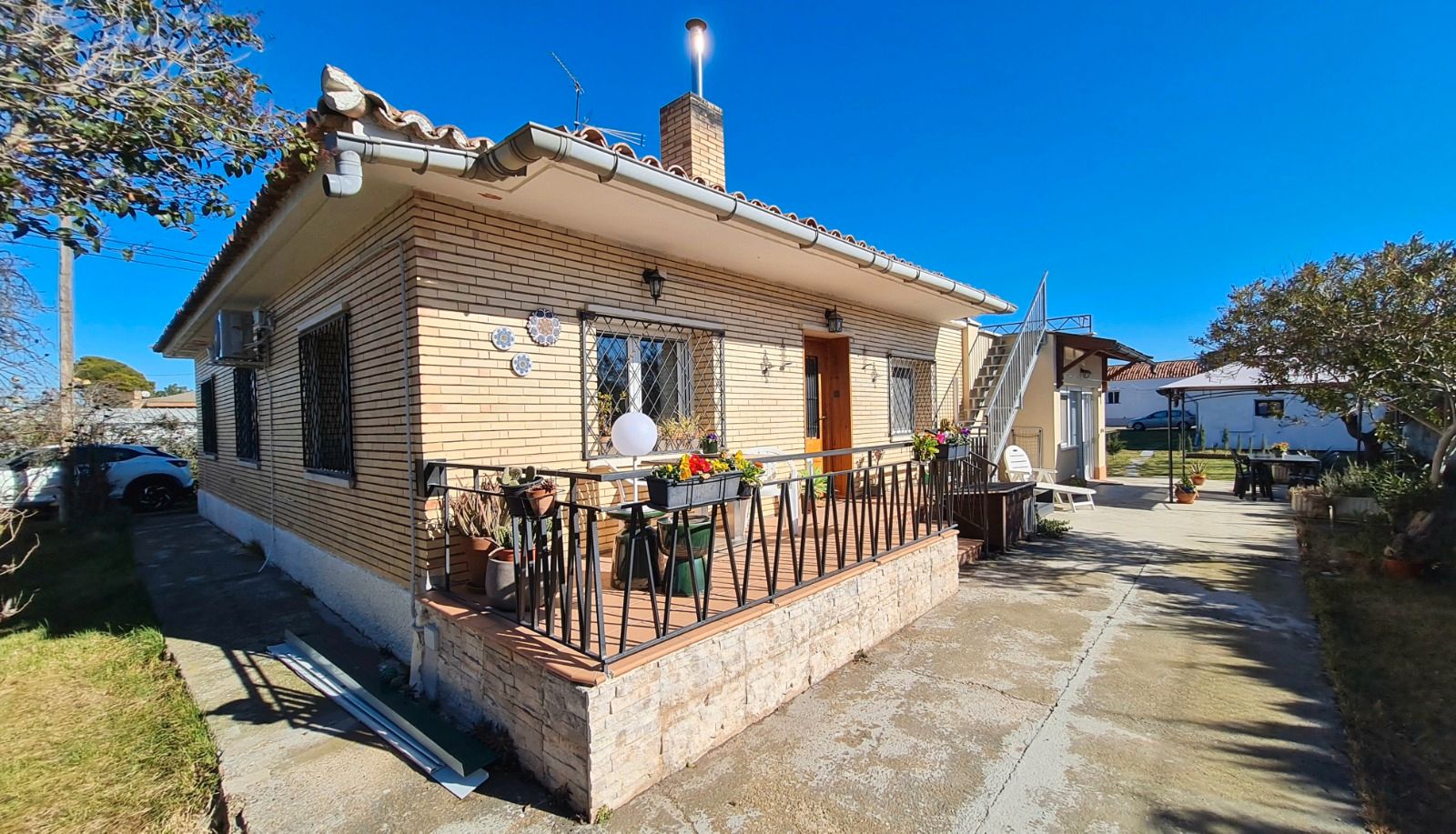 Exterior view of Country house for sale in  Zaragoza Capital  with Air Conditioner, Private garden and Terrace