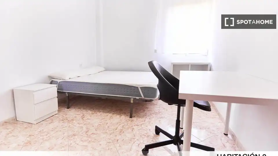 Habitación de Piso para compartir en Sevilla con Aire acondicionado, Terraza y Amueblado