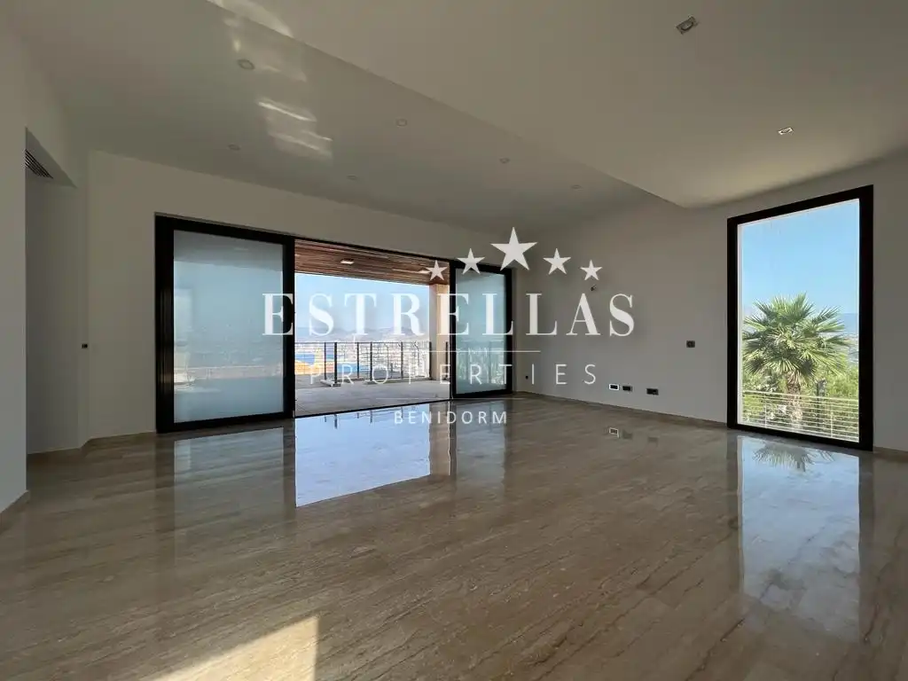 Sala d'estar de Casa o xalet en venda en Benidorm amb Aire condicionat, Calefacció i Jardí privat