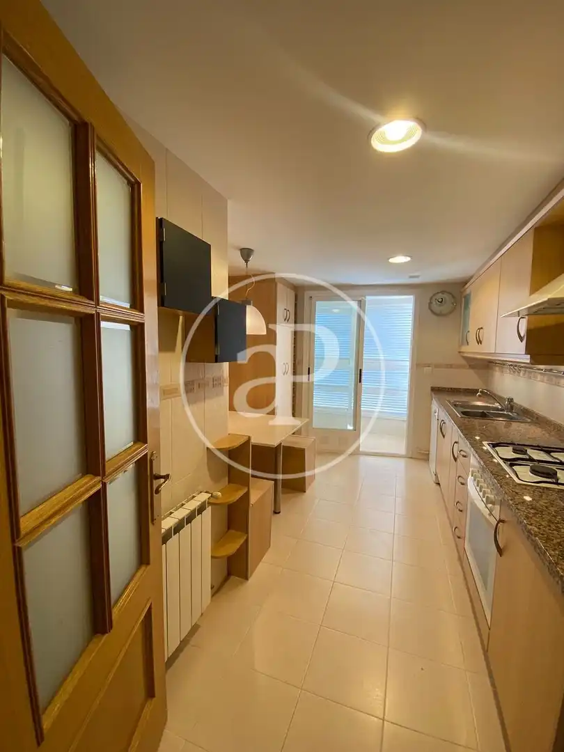 Cocina de Piso de alquiler en Valencia con Aire acondicionado, Calefacción y Jardín privado