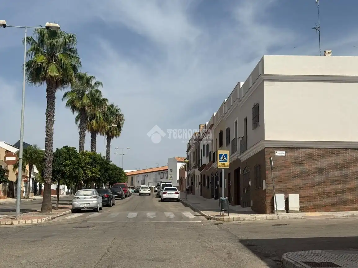 Vista exterior de Casa adosada en venda en Paradas