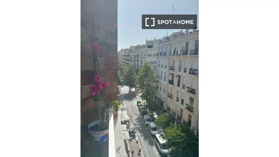 Vista exterior de Pis per a compartir en Valencia amb Aire condicionat, Calefacció i Terrassa